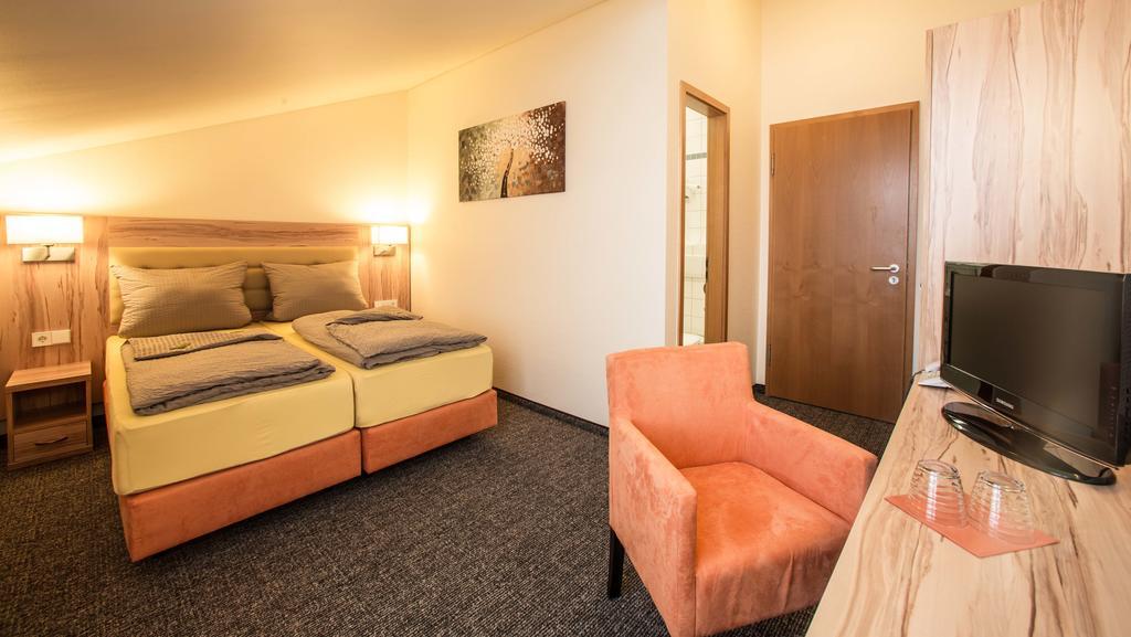 Hotel An Der Waldstrasse Groß-Zimmern Szoba fotó
