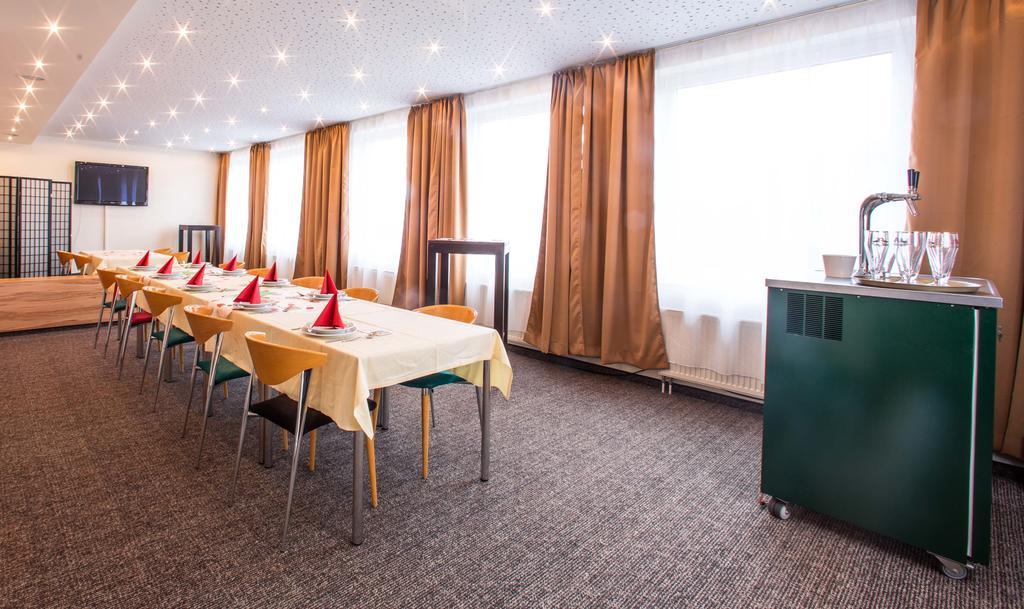 Hotel An Der Waldstrasse Groß-Zimmern Kültér fotó