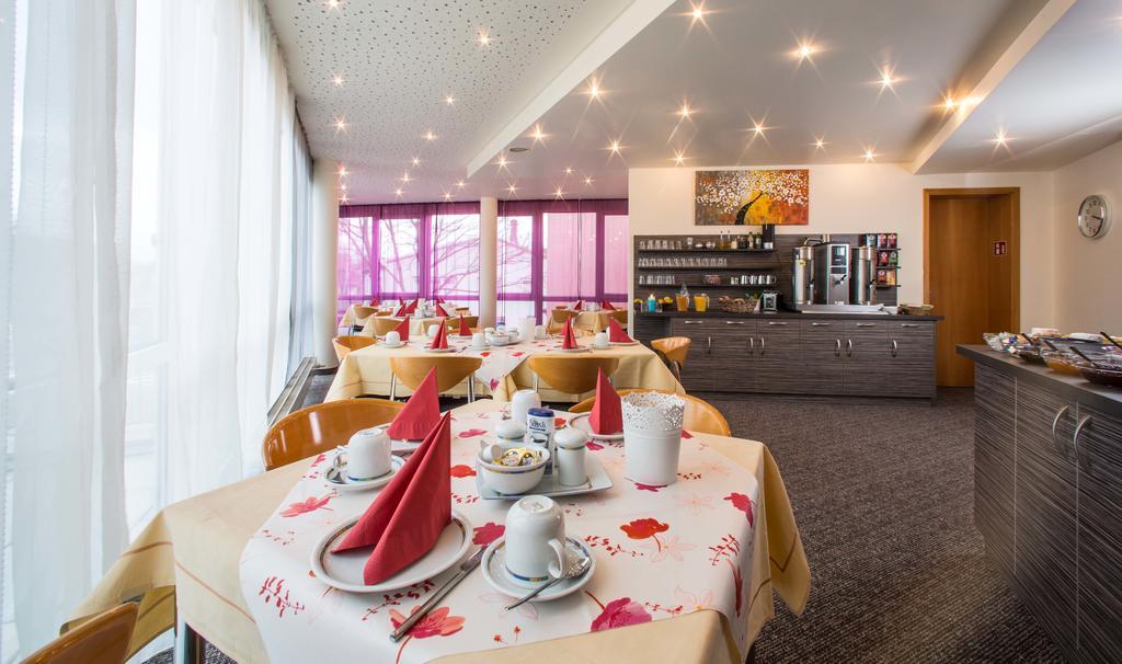 Hotel An Der Waldstrasse Groß-Zimmern Kültér fotó